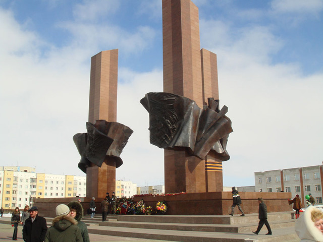 Мемориал, посвященный памяти участников военных в городе Новый Уренгой